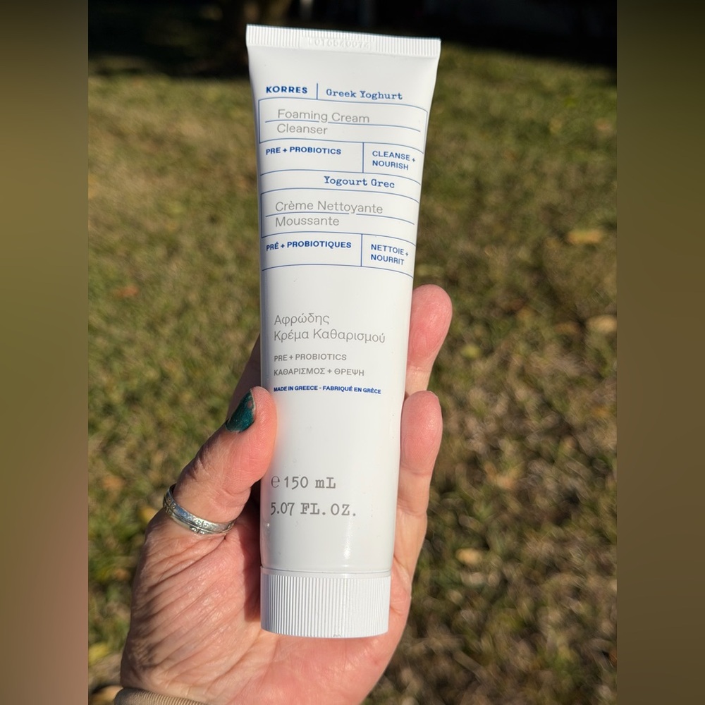 KORRES Greek Yoghurt Foaming Cleanser with Pre + Probiotics - Picture 4 of 8